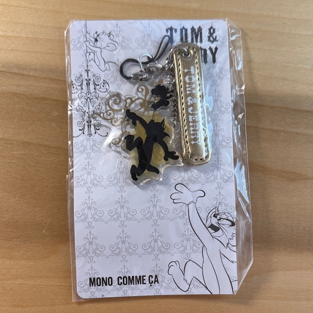 Warner Bros. Tom & Jerry Gold and Black Phone Charm